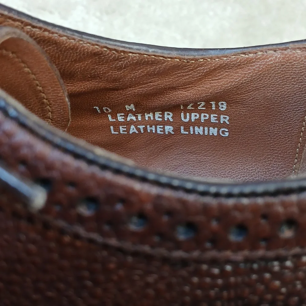 Banana Republic Men's Brown Leather wingtip oxfords. size 10